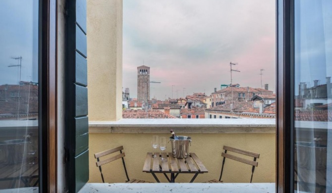 Bright Apartment On Venetian Roofs R&R
