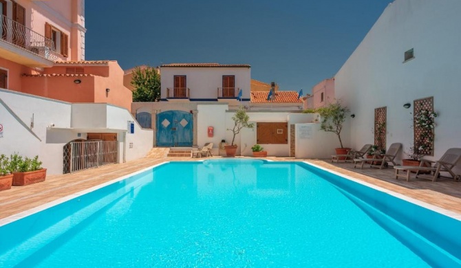 Cristal Blu Mono 3 With Shared Pool
