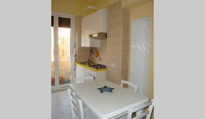 Centrally located apt by harbour with elevator