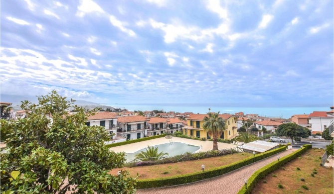 Amazing apartment in Scalea with Outdoor swimming pool, WiFi and 2 Bedrooms