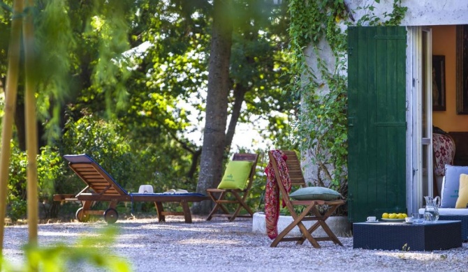 Rustic Mansion in Senigallia with Barbecue