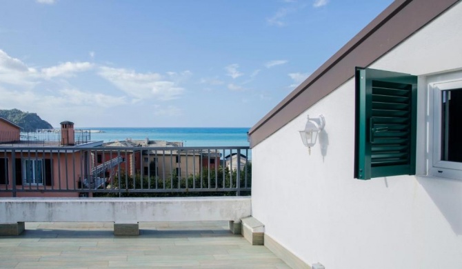 009 - Attico Sant'Anna VISTA MARE 150m dalla Spiaggia con terrazza privata