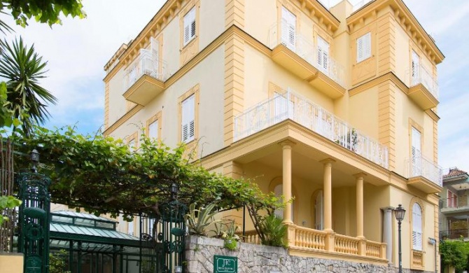 Hotel Crawford